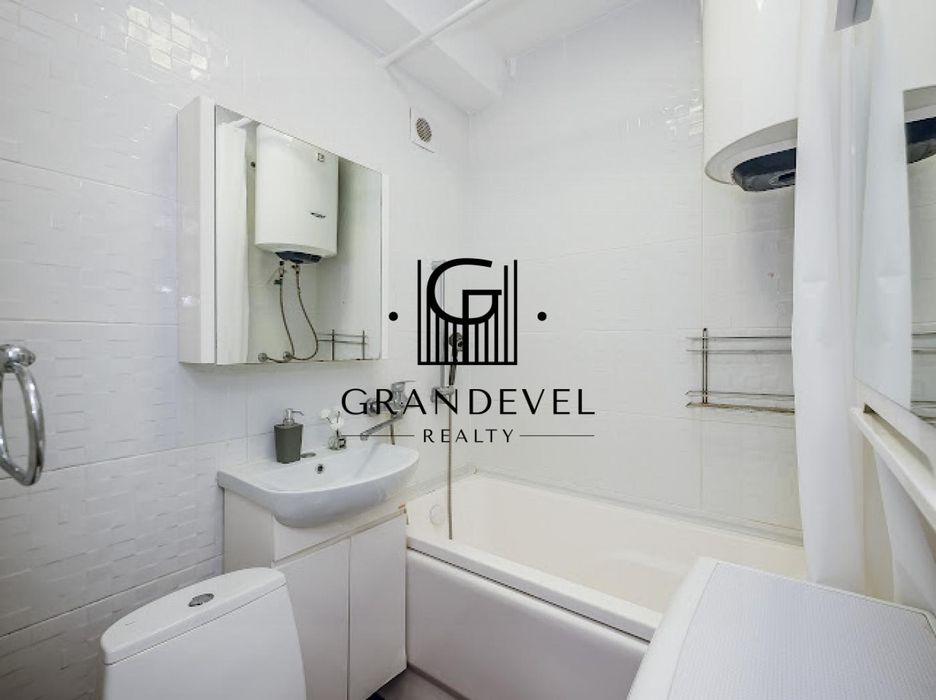 Продам 2к квартиру по вул. Ушинського, Чоколівка, радіоринок, Київ