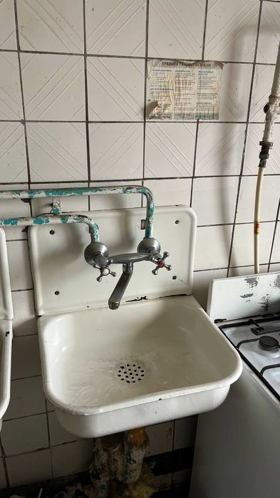 Здам кімнату в комунальній! квартирі на довгостроковий період
