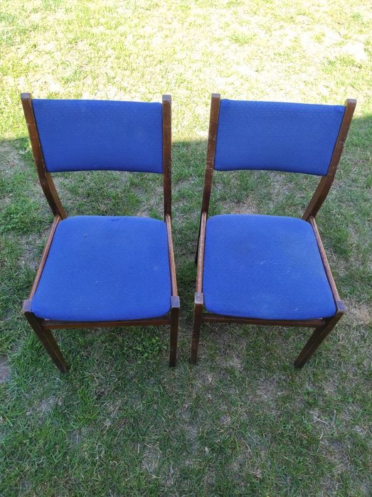 Krzesła antyki z niebieskim obiciem