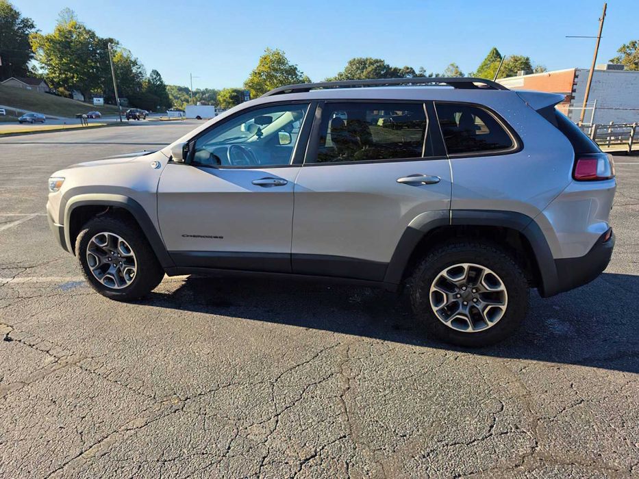 Jeep Cherokee Trailhawk      2020