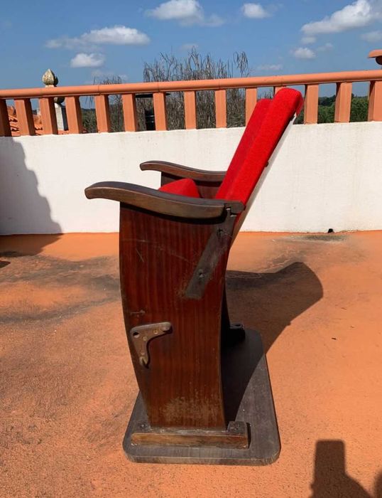 2 Cadeiras de do antiga sala de Cinema Odeon ( Restauradas)