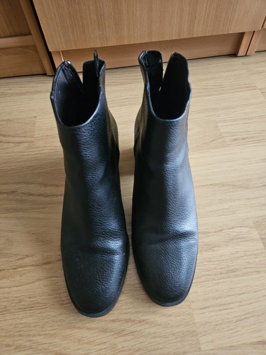 Czarne botki na obcasie 38