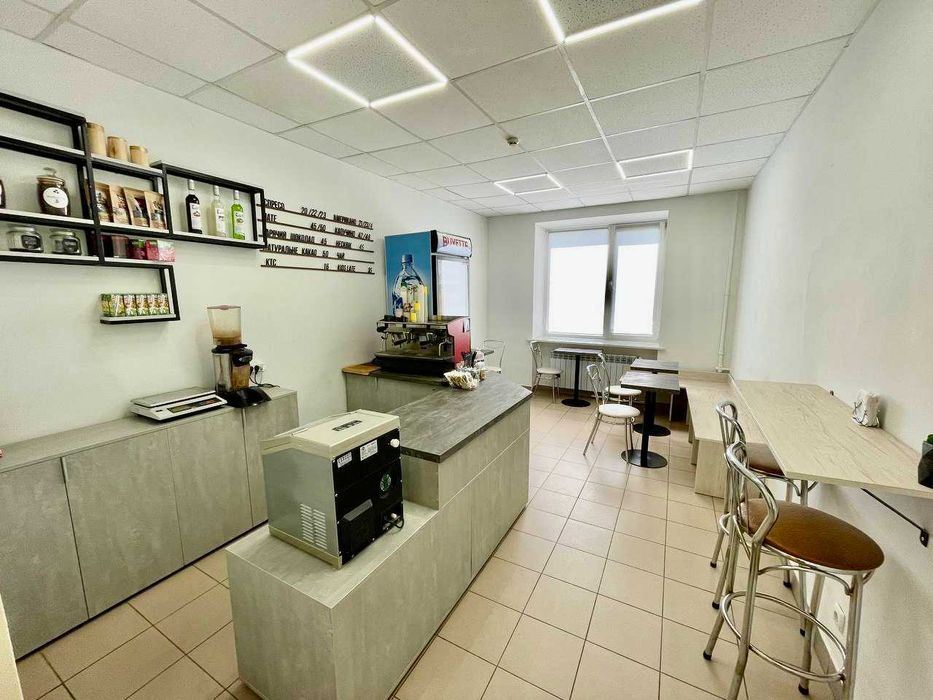 Продаж меблів та обладнання б/у для кав'ярні.