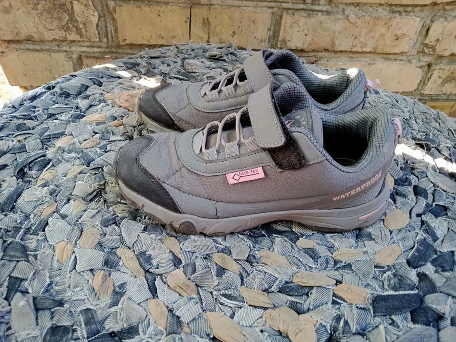 Взуття для дівчинки