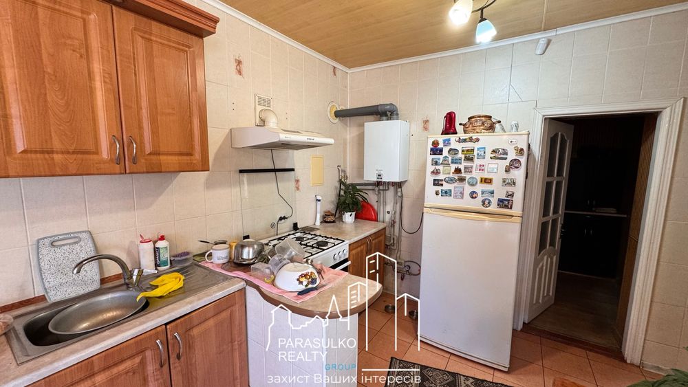 Продам будиночок поряд з ставочком