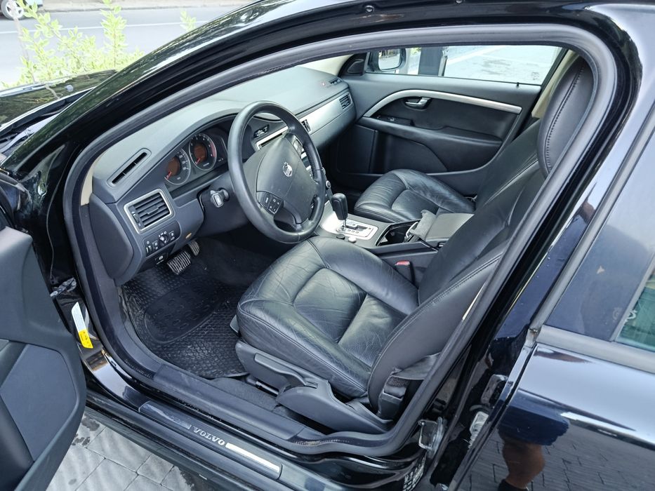 Продам Вольво В70 2,4мотор дизель 2007р.автомат,пригнаний зі Швеції,