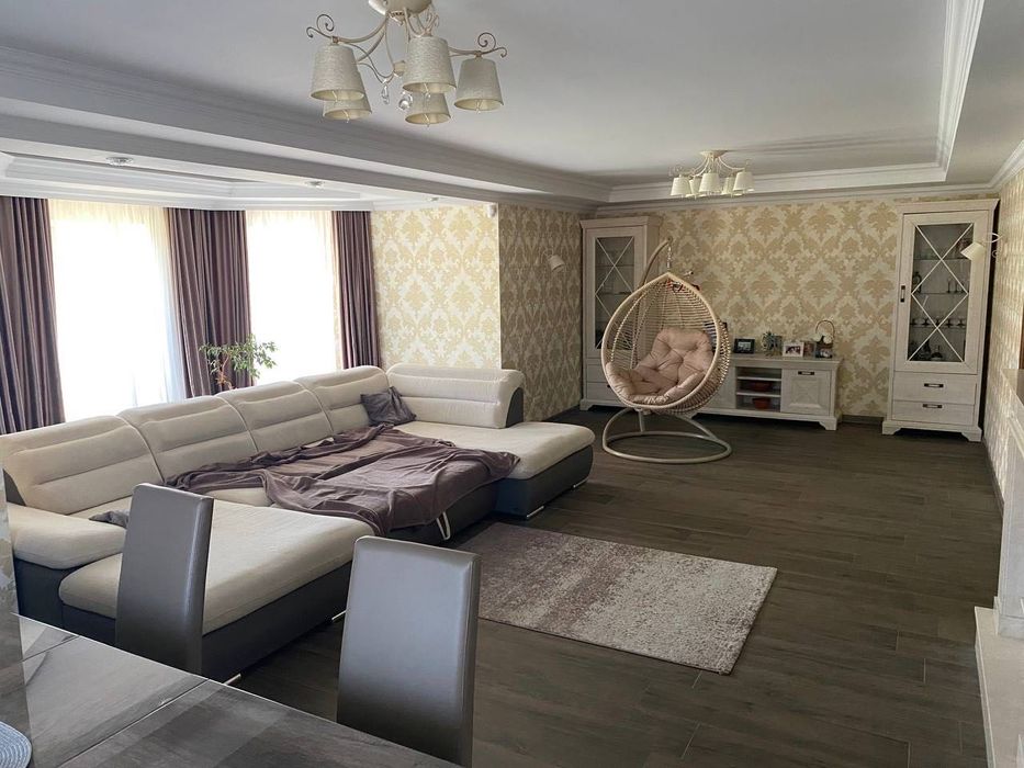 Продаж укомплектованого будинку з гаражем в районі Агропереробки!