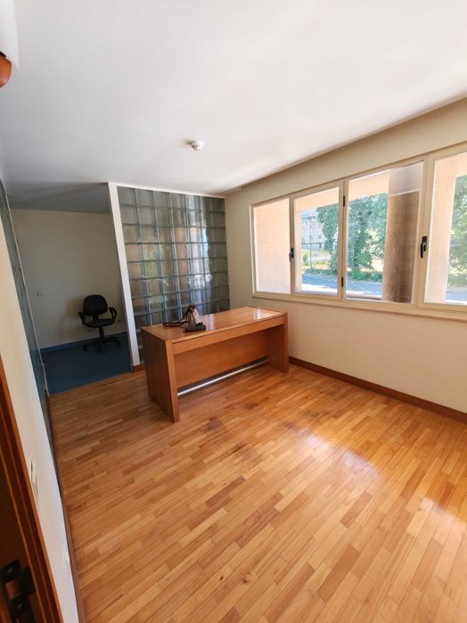 Espaço Versátil para Escritórios ou Clínica (95m²) – Recém-Renovado – Vila Nova de Famalicão