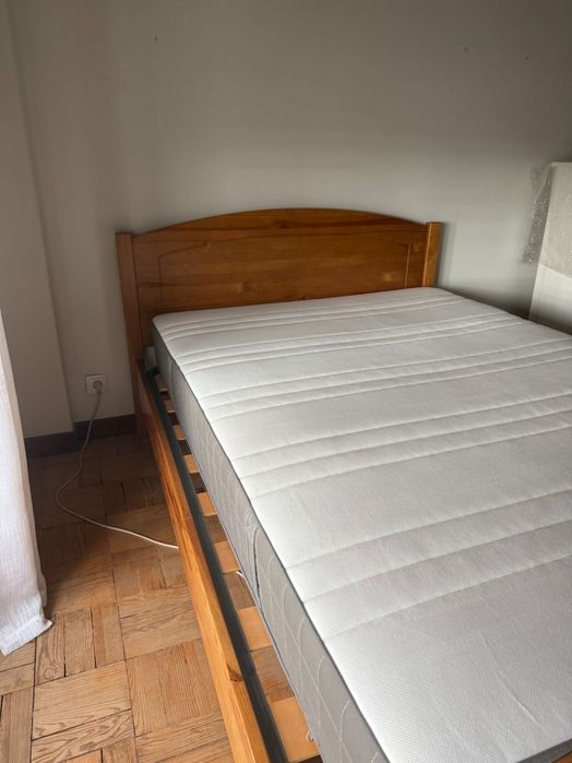 Cama de casal sem colchão