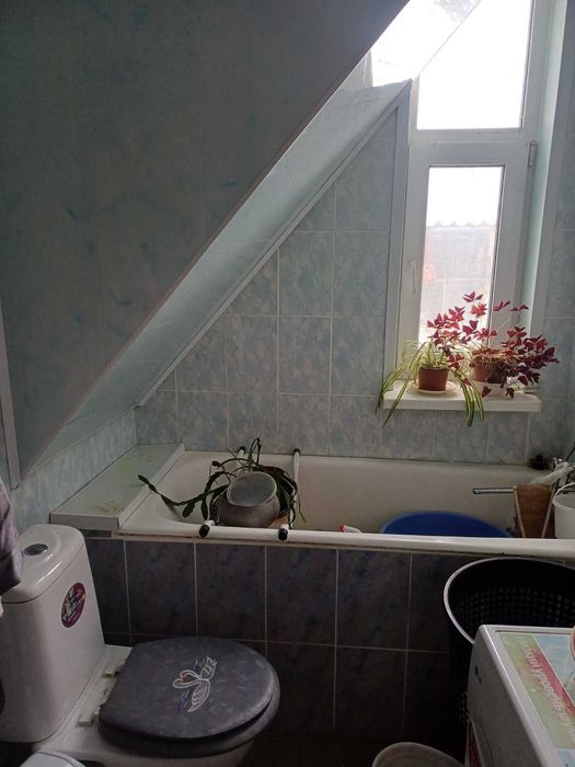 Продається 2-поверховий цегляний будинок м. Тараща