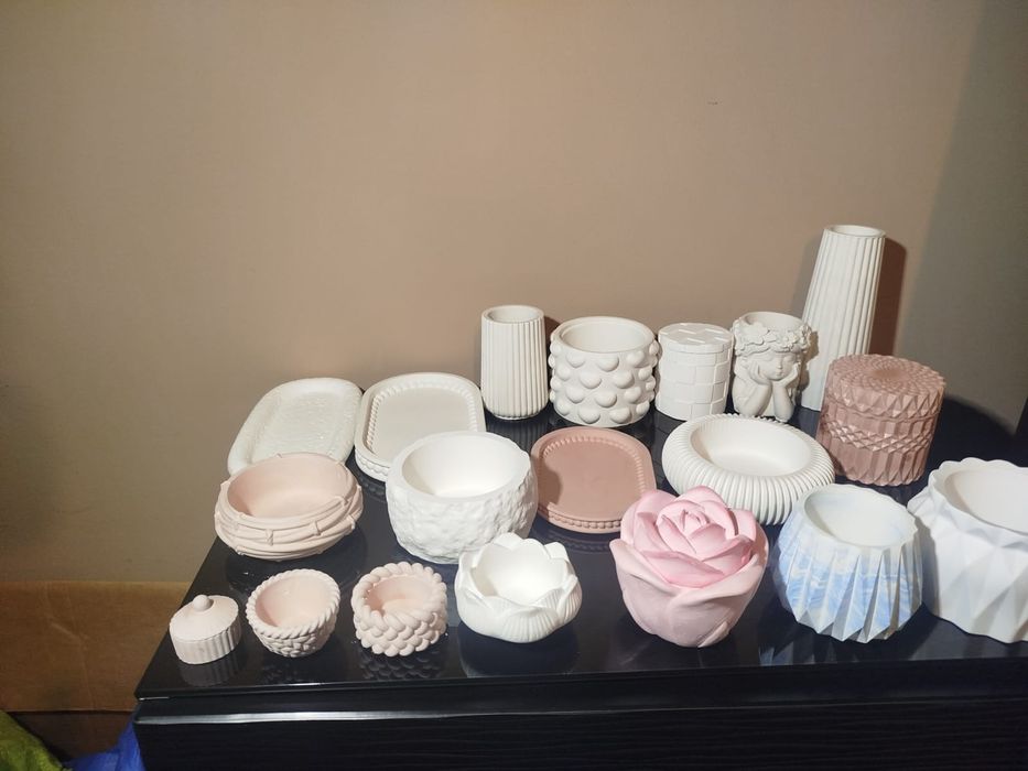 Peças de gesso prontas para velas