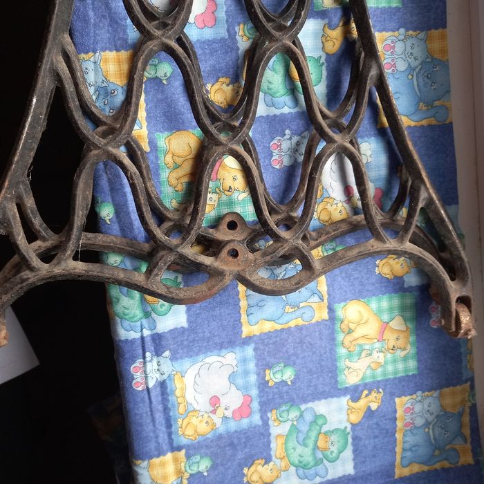 Чугунные ножки на колесиках от швейной машинки