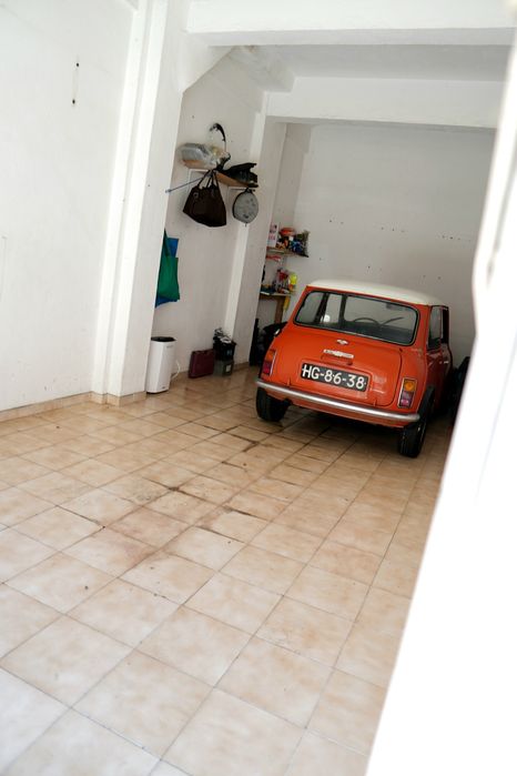 Garagem c/ 28 m2 - Zona calma