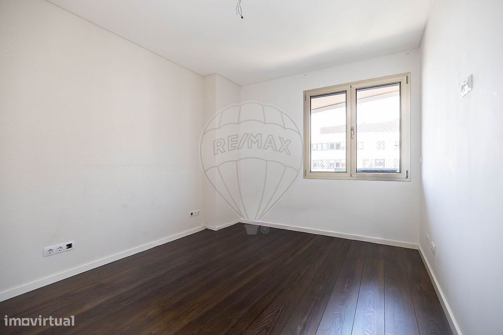 Apartamento T4 para arrendamento