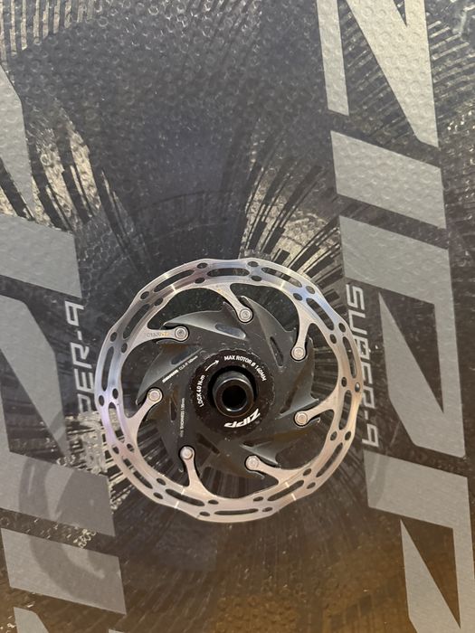 Roda zipp lenticular