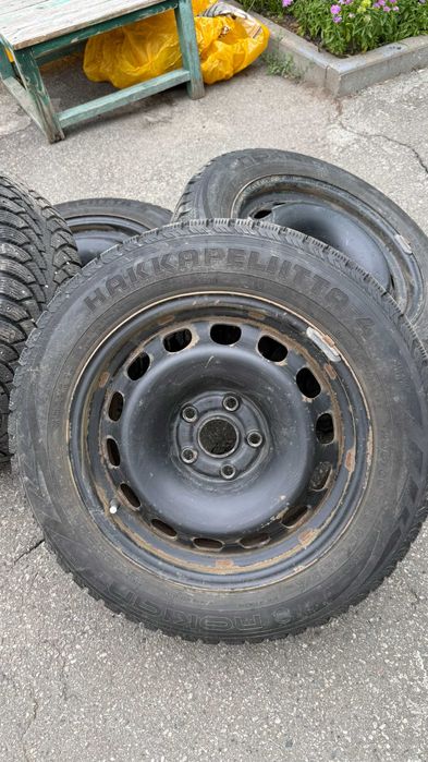 Комплект колес с зимней резиной  Nokian 205 / 60 R16 92T