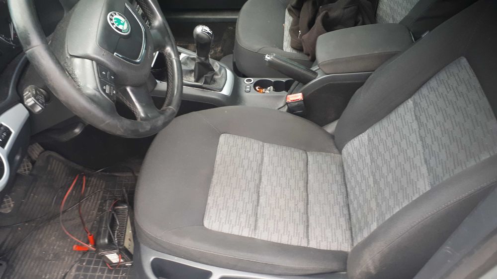 SKODA OCTAVIA polft 2011r cala na czesci LAKIER 9156