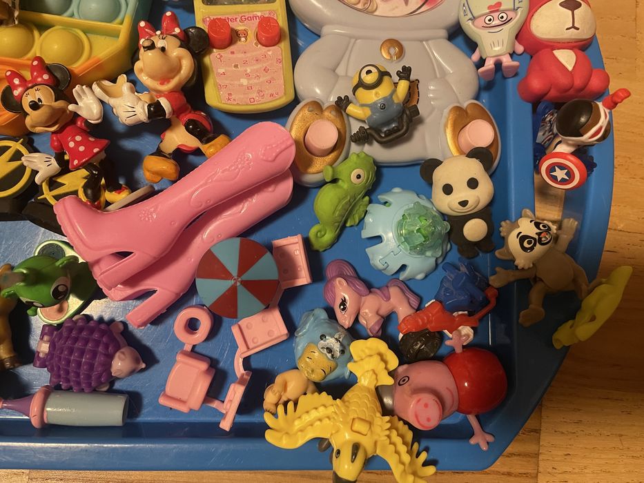 Лот іграшок кіндери, поні та інше