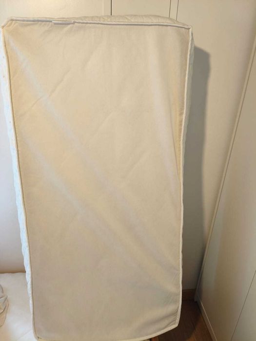 Vende-se colchão para berço.