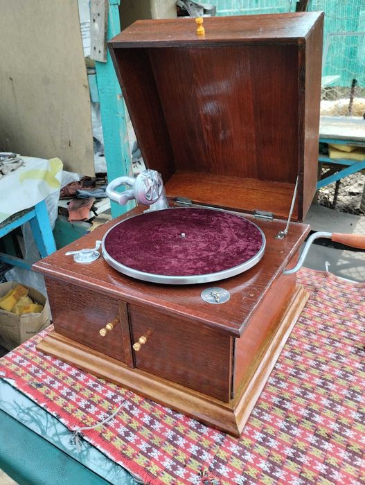 кабінетний граммофон