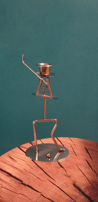 Świecznik metalowa figurka w stylu industrial golfista