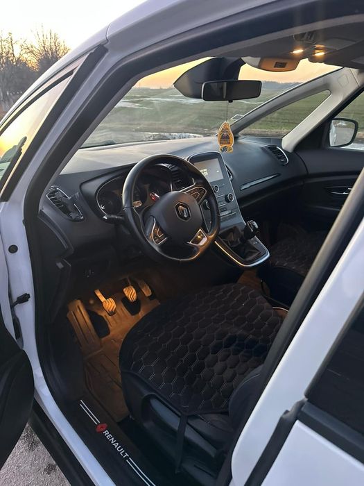 Продам автомобіль Рено сценік 4