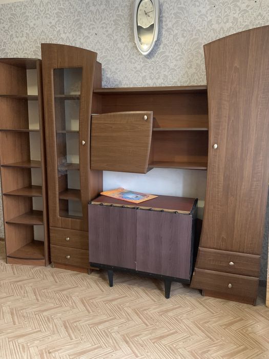 Небольшая стенка доя комнаты или дачи