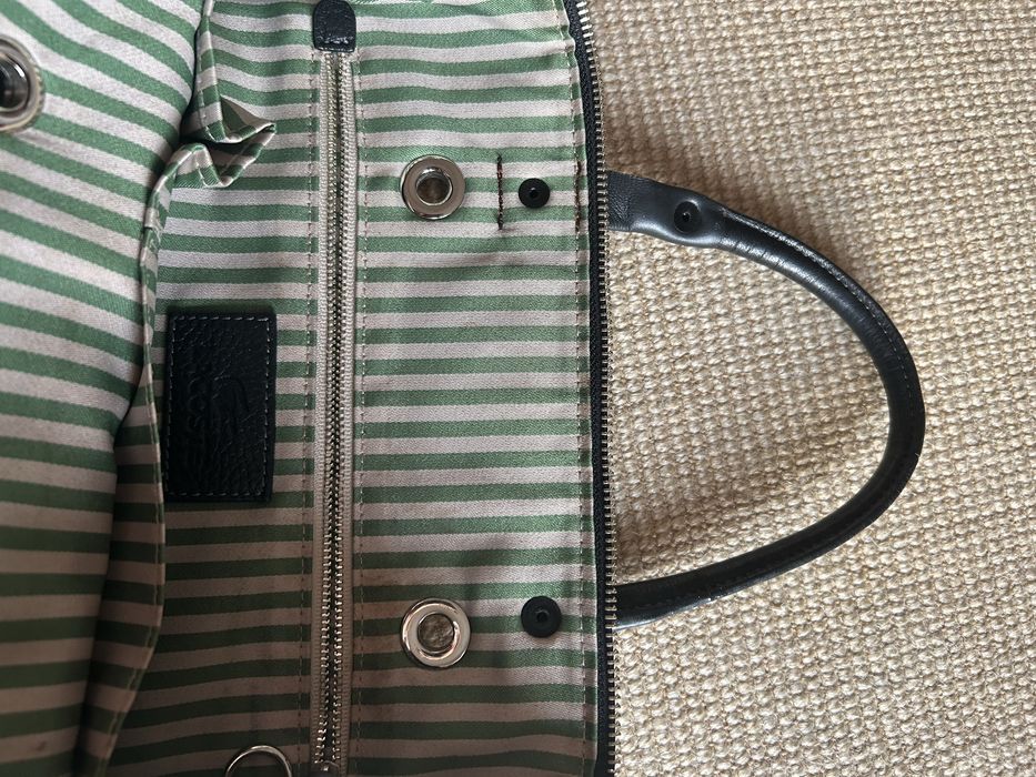 Mala Lacoste em pele macia