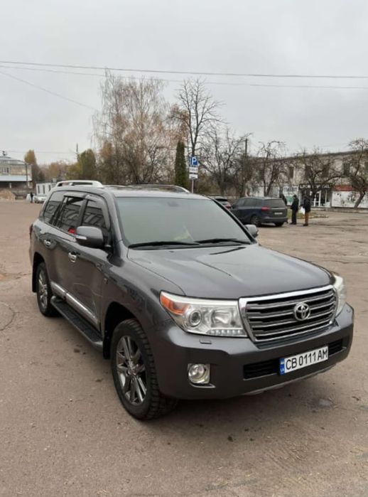 Toyota Land Cruiser 200 год 2011