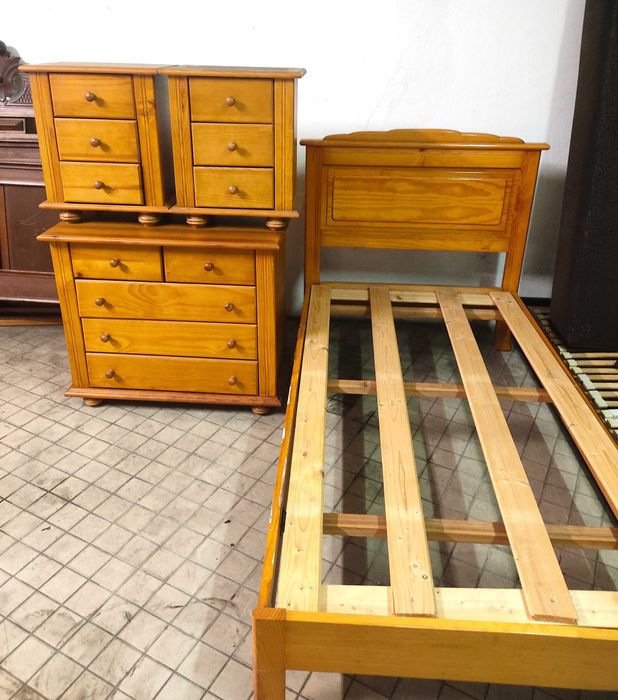 cadeirões, camas, secretarias