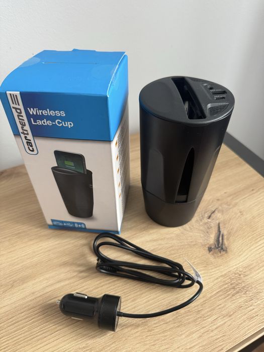 Автомобільна безпровідна зарядка