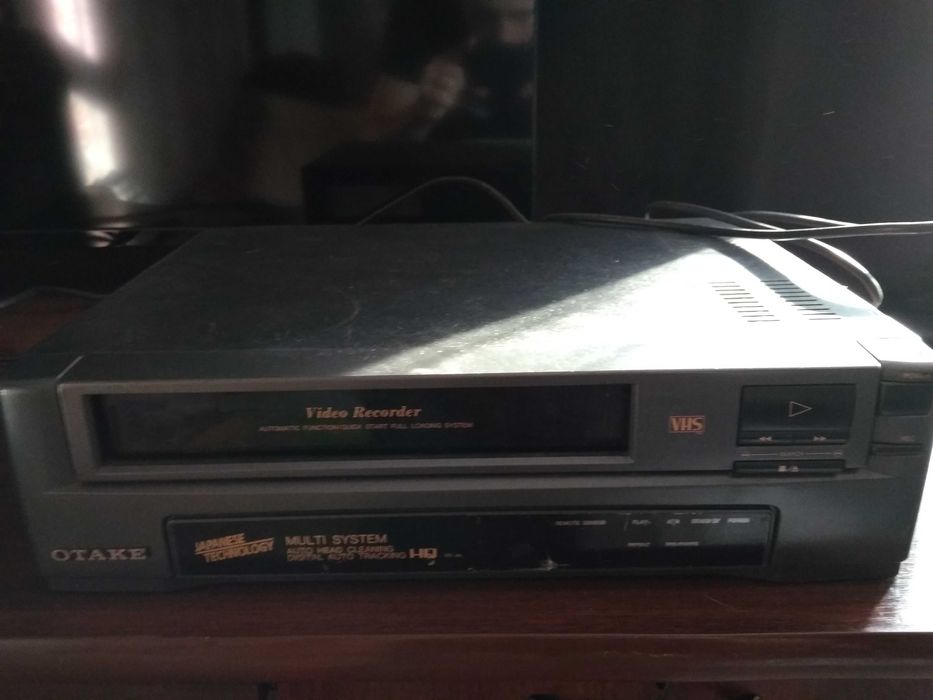 відеопрогравач касетний VHS формат. OTAKE VR-44. працює, пульт є