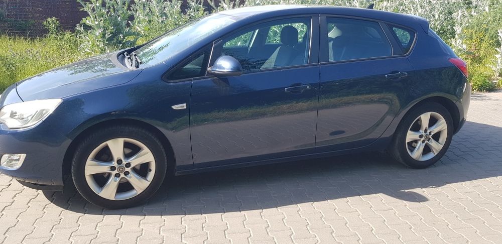 Astra j benzyna Klima el serv