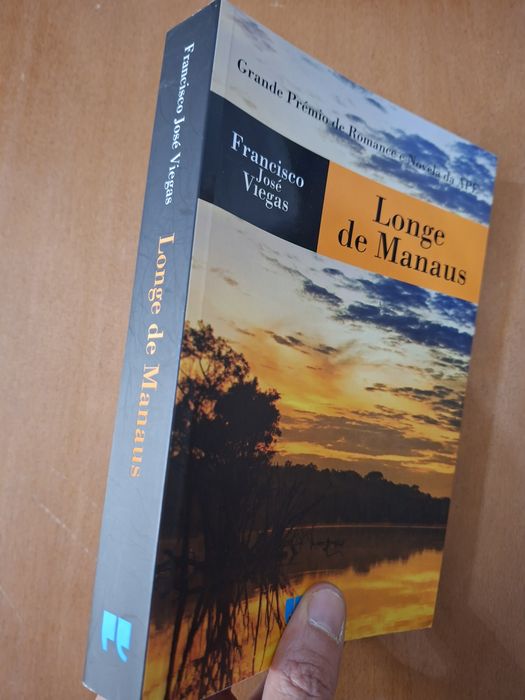 Longe de Manaus .