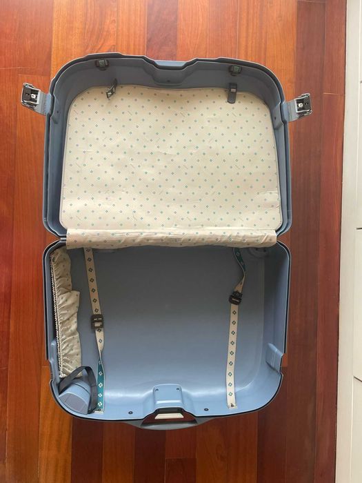 Mala Samsonite usada 38L c/ chave, código, 4 rodas.
