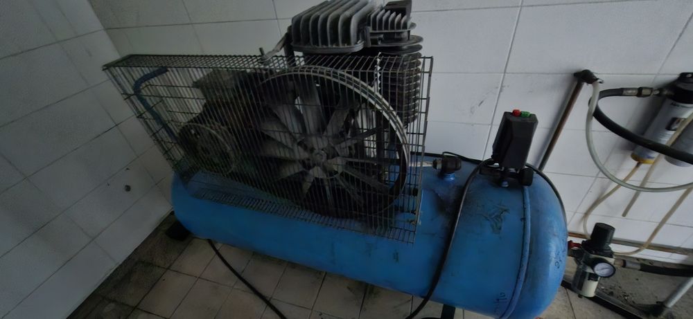 Kompresor włoski 5.5 Kw . 10 BAR 270 l
