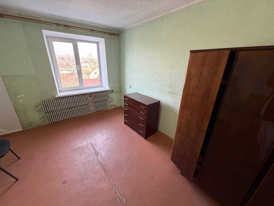 Чотирикімнатна квартира! Роздільне планування, низька ціна!