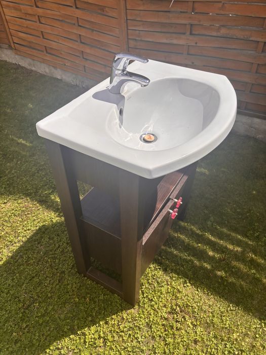 Szafka umywalka bateria umywalkowa