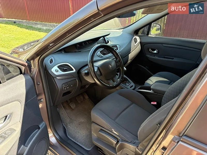 Авто Renault Grand Scenic 2009 дизель, 6-ступка
