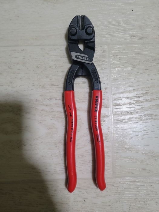 Компактный болторез KNIPEX CoBolt 71 21 200