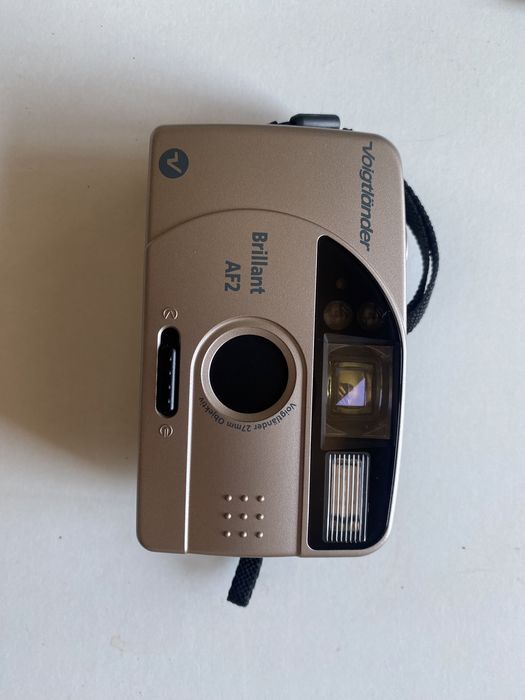 NOVA voigtlander brillant AF2 28mm AF compacta