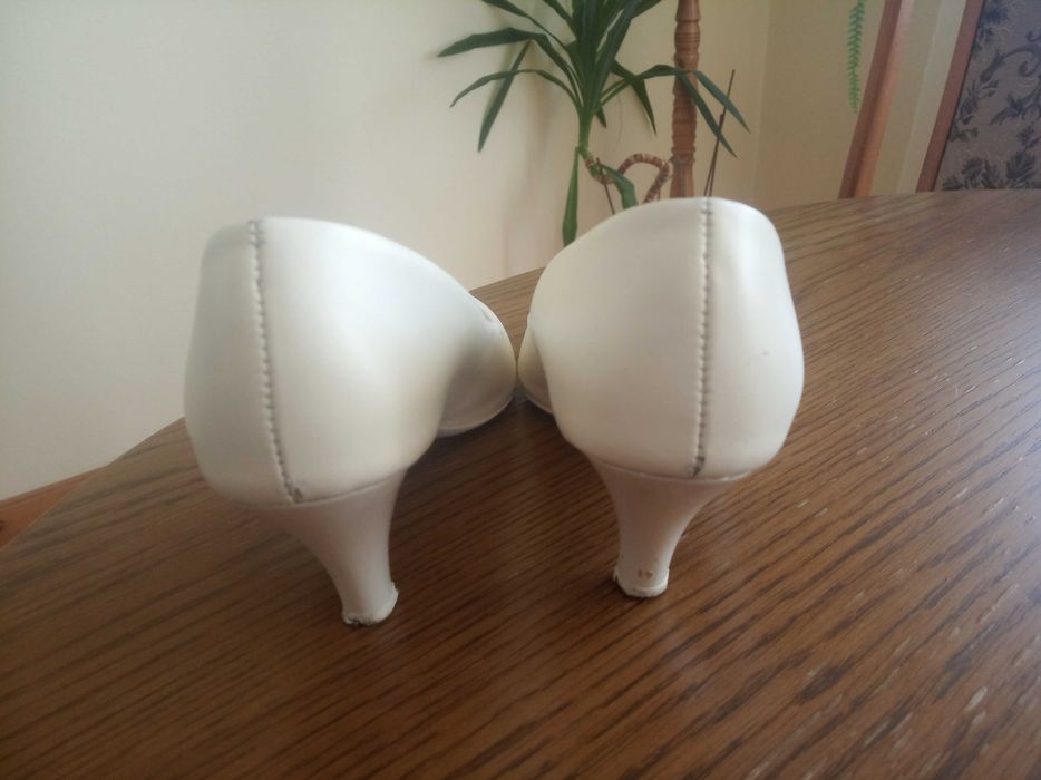 Buty na obcasie r.38
