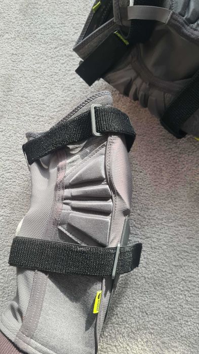 IXS Trigger ochraniacze kolan