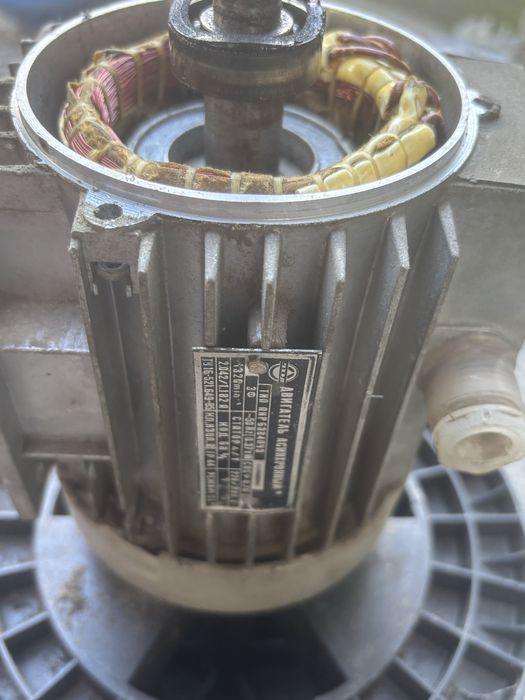 Электродвигатель .