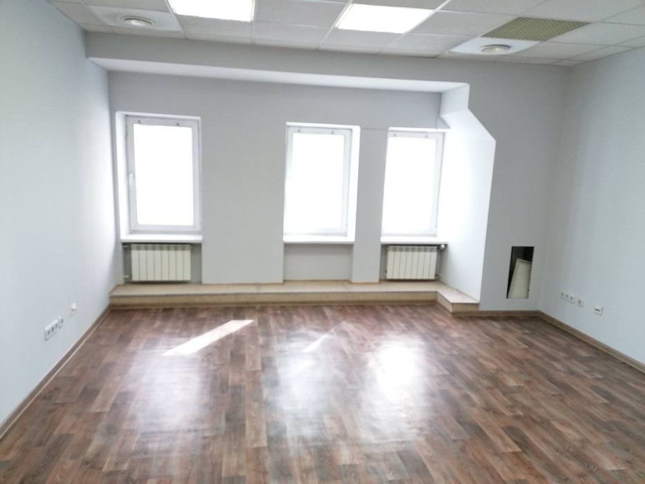 Комфортний віддалений офіс. 32м². Звіринецька.  1ий поверх. Є інтернет.  Укриття поряд