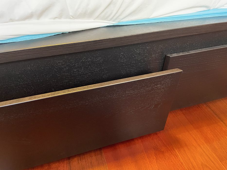 Cama Casal Preta Ikea Malm com 4 gavetões com rodinhas e Cabeceira