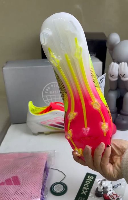 Chuteira adidas F50