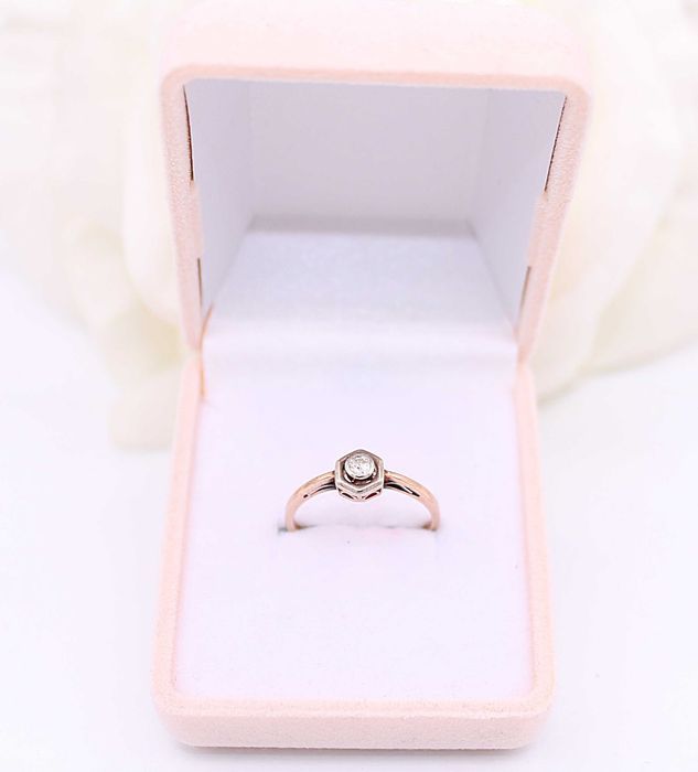 Złoty pierścionek p.585/1,83g z cyrkonią na froncie