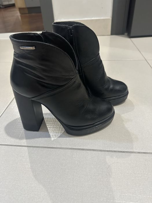 Жіночі чобітки шкіряні