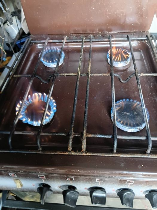 Продам б/у газову плиту